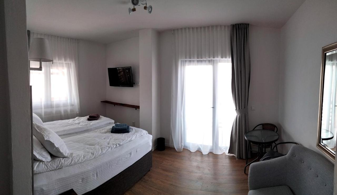 Bed and Breakfast Casa Comilor Surdesti  Экстерьер фото