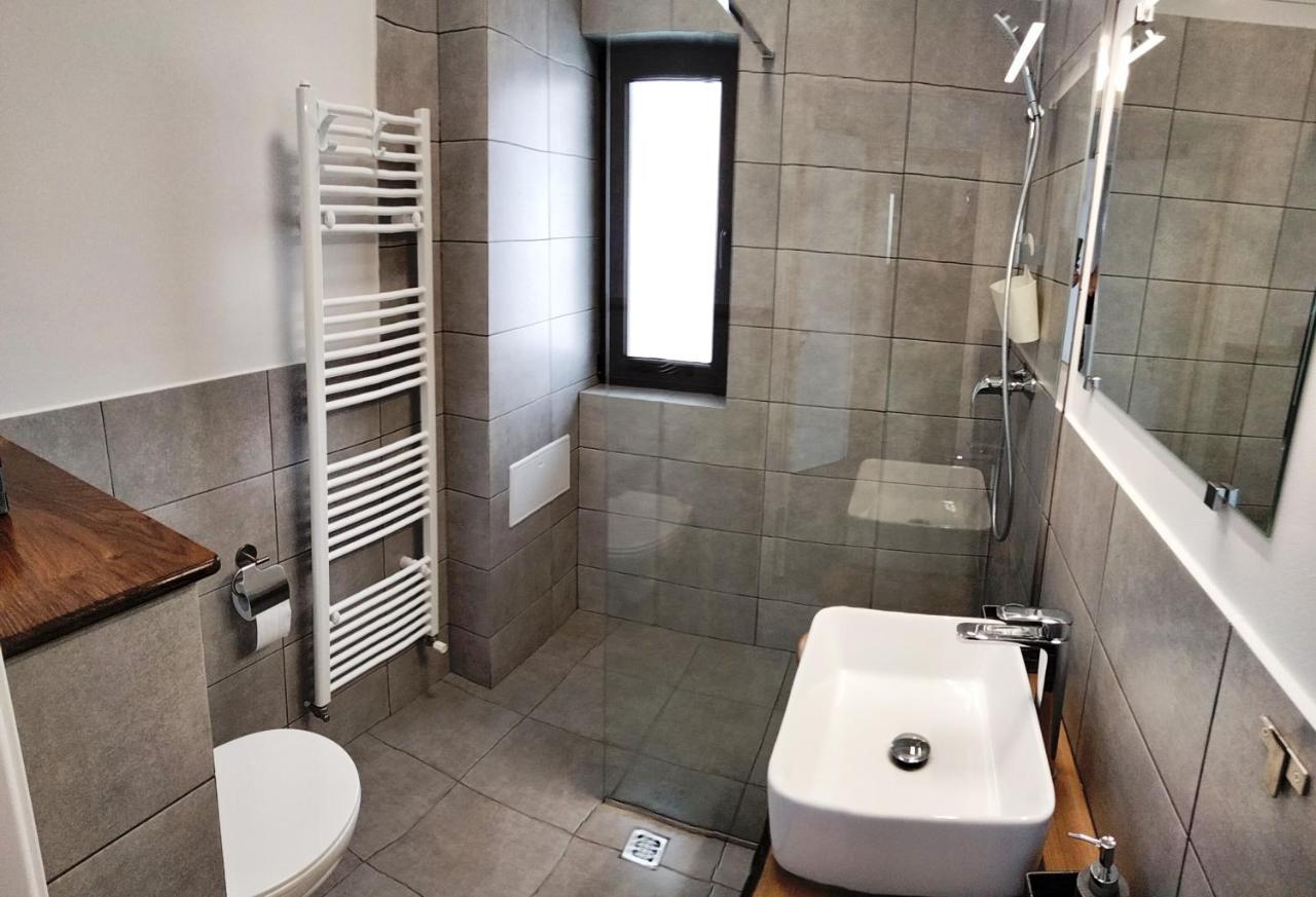 Bed and Breakfast Casa Comilor Surdesti  Экстерьер фото
