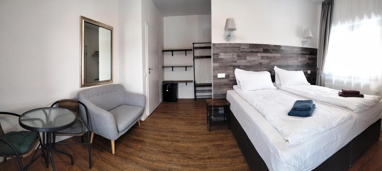 Bed and Breakfast Casa Comilor Surdesti  Экстерьер фото