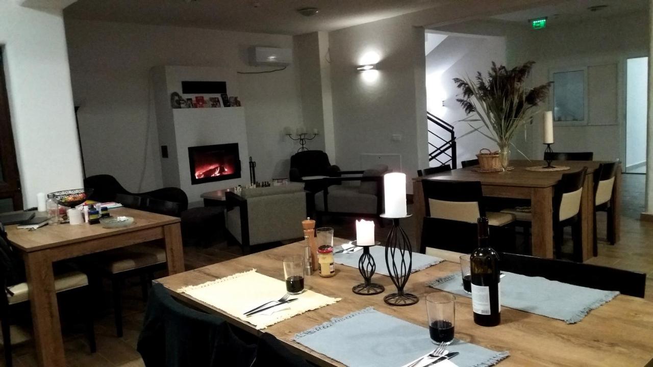 Bed and Breakfast Casa Comilor Surdesti  Экстерьер фото
