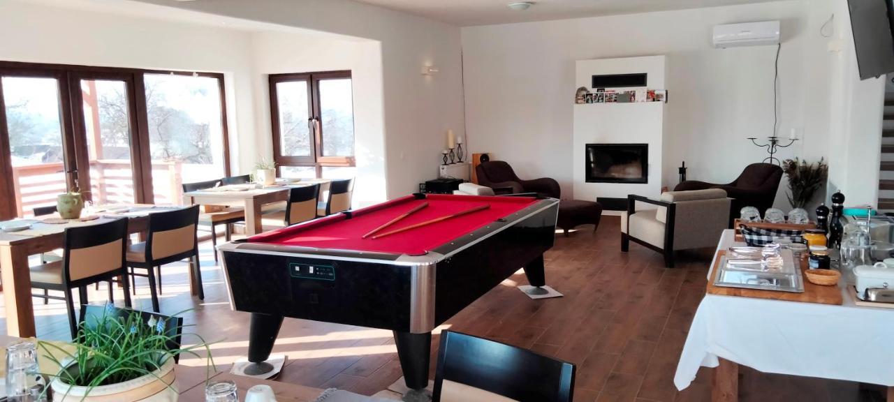 Bed and Breakfast Casa Comilor Surdesti  Экстерьер фото